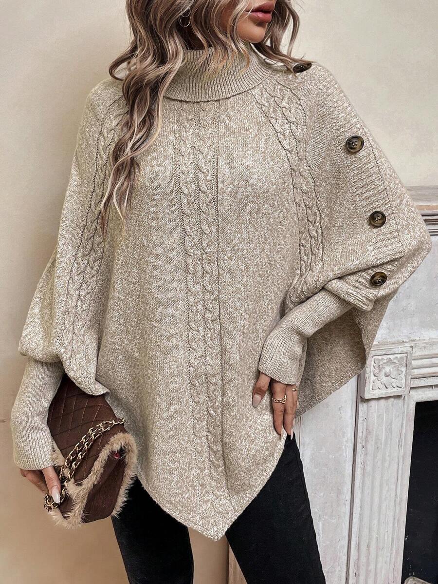Poncho in maglia a trecce con collo alto "Ambra"