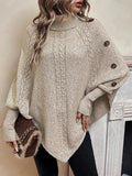 Poncho in maglia a trecce con collo alto "Ambra"