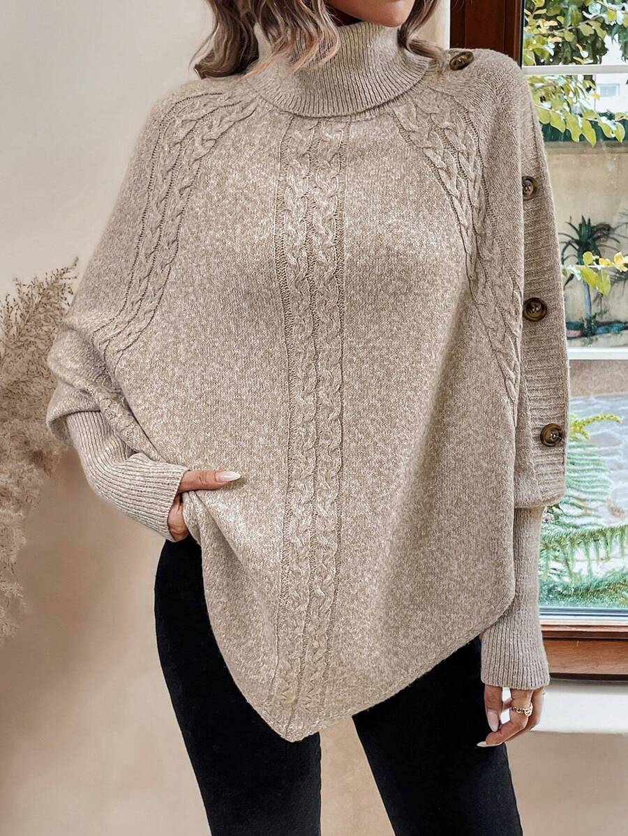 Poncho in maglia a trecce con collo alto "Ambra"