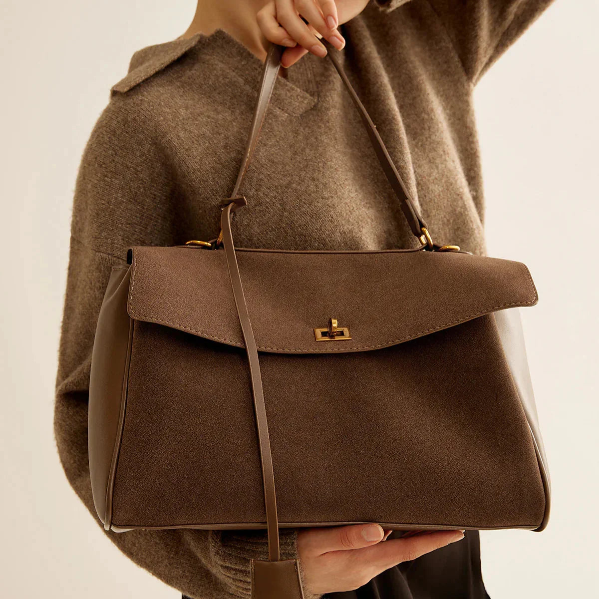 Borsa con patta in scamosciato "Elettra Premium"