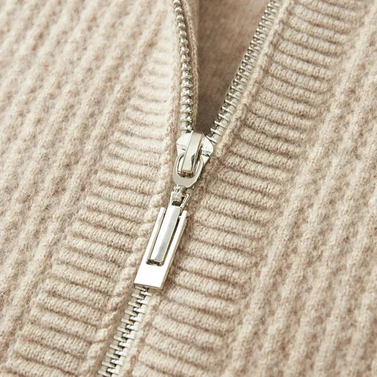 Cardigan con cappuccio e zip in lana merino "Manuela"