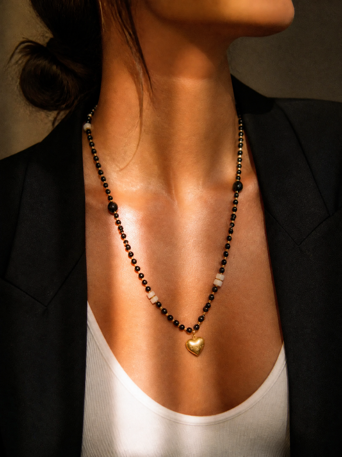 Collana lunga con perle nere e cuore "Ébène"