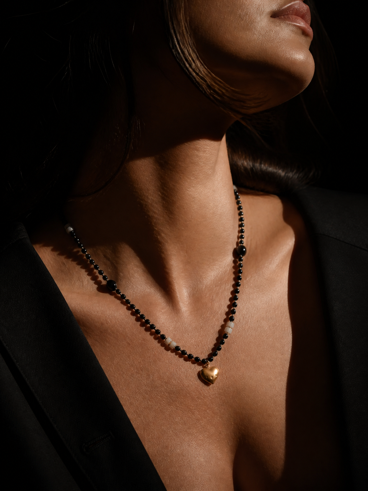 Collana lunga con perle nere e cuore "Ébène"