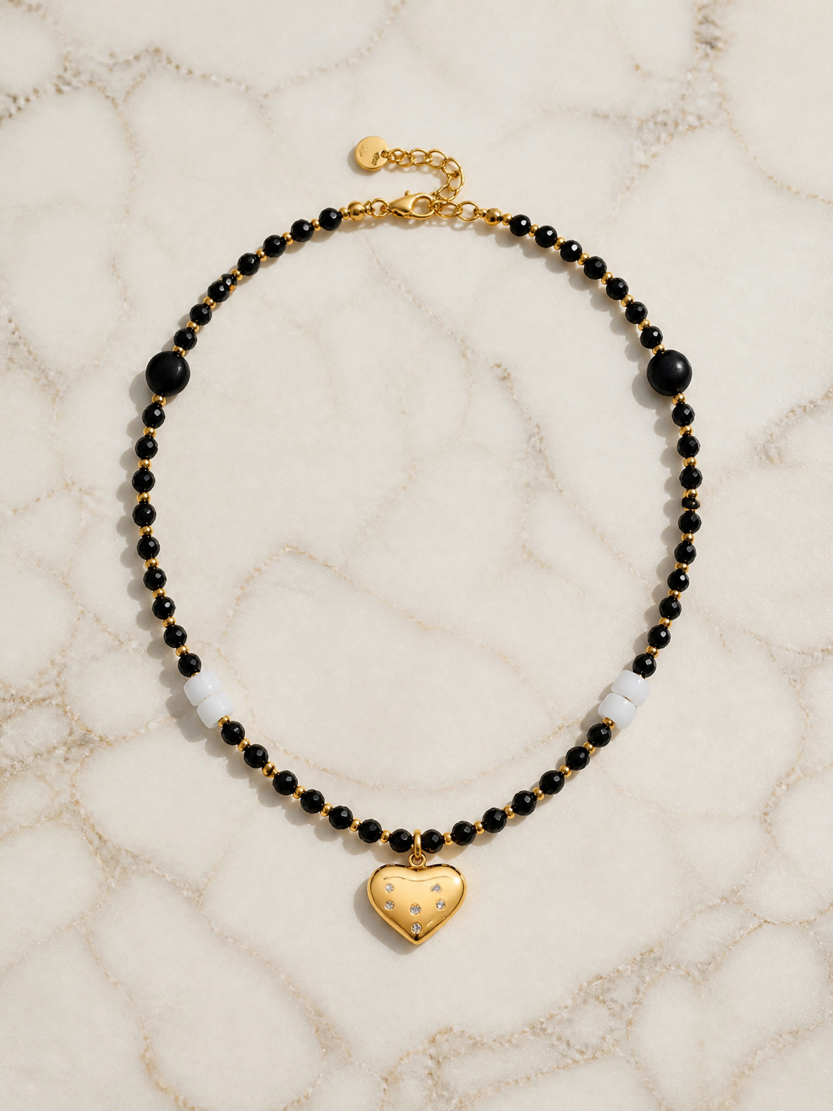 Collana lunga con perle nere e cuore "Ébène"