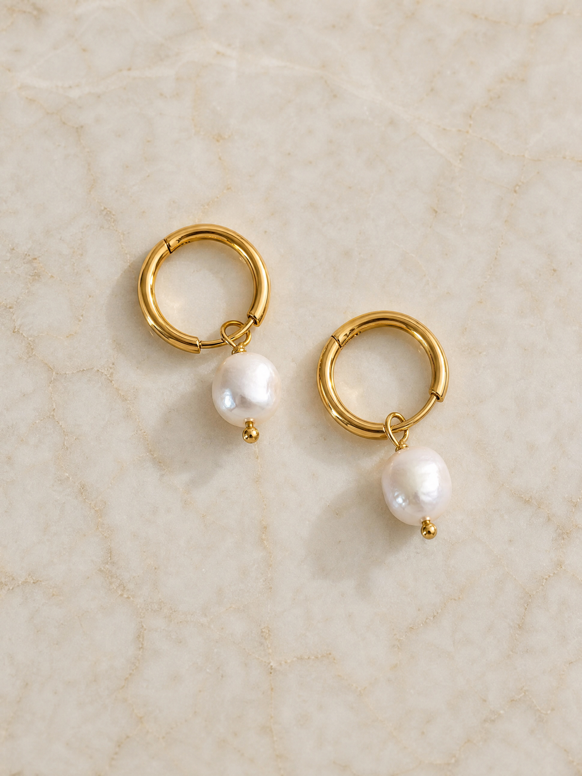 Mini orecchini a cerchio con perla d'acqua dolce "Alana"