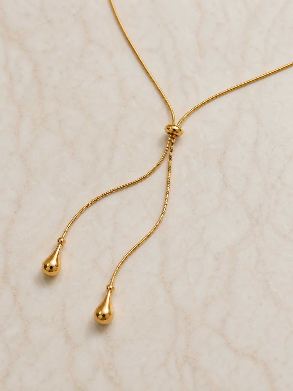 Collana a cravatta con gocce dorate "Thaïs"